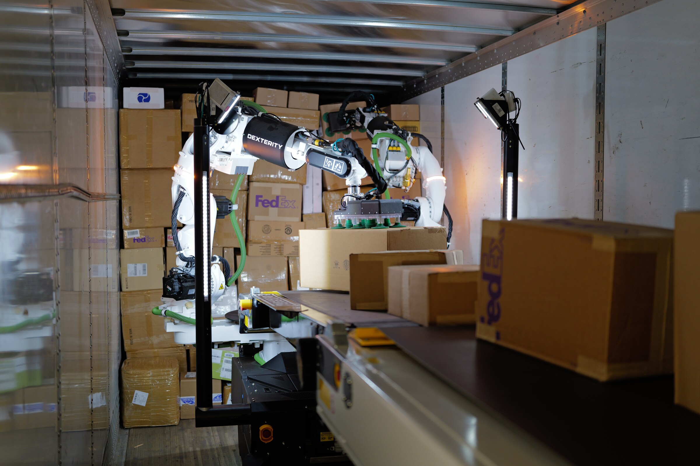 FedEx and Dexterity Expand Physical AI Deployment for Autonomous Trailer Loading at Hagerstown Hub